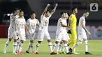 Para pemain PSS Sleman merayakan kemenangan atas PSM Makassar pada laga perebutan juara tiga Piala Menpora 2021 di Stadion Maguwoharjo, Sleman, Sabtu (24/4/2021). PSS Sleman mengalahkan PSM Makassar dengan skor 2-1. (Bola.com/M Iqbal Ichsan)