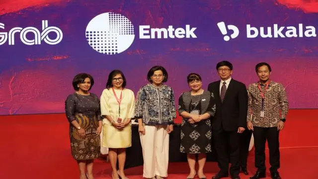 Bersama dengan Menteri Keuangan Republik Indonesia, Sri Mulyani, perwakilan dari Grab, Emtek, dan Bukalapak dalam kegiatan B20 Indonesia Women in Business Action Council, 17 Juni 2022 (Foto: PT Bukalapak.com Tbk)