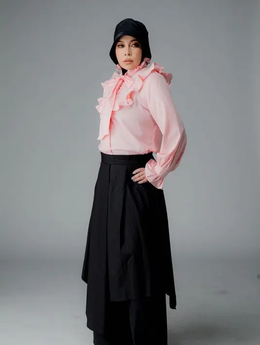 Penampilan terkini Melly Goeslaw pun membuat publik takjub karena berat badannya turun drastis.