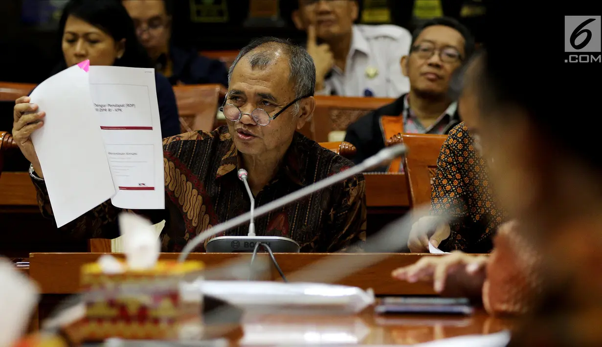 Ketua KPK Agus Rahardjo saat Rapat Dengar Pendapat (RDP) dengan Komisi III DPR di Jakarta, Kamis (7/6). Rapat membahas Rencana Kerja dan Anggaran Kementerian dan Lembaga (RKAKL) dan Rencana Kerja Pemerintah (RKP) Tahun 2019. (Liputan6.com/JohanTallo)
