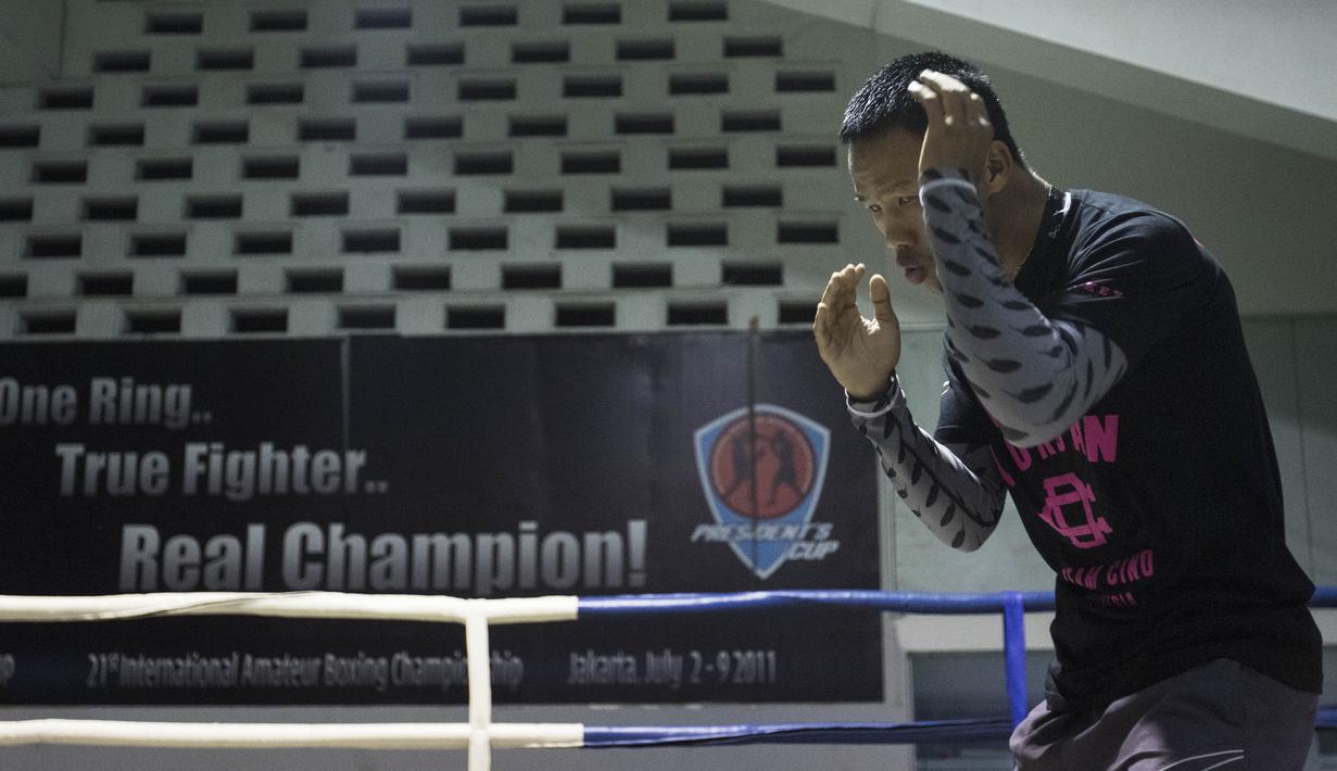 Daud Yordan penuh semangat menjalani sesi latihan jelang laga melawan petinju Jepang, Yoshitaka Kato. (Bola.com/Vitalis Yogi trisna)