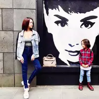 Bunga Citra Lestari tampil fashoinable bersama putranya Noah Sinclair. (Instagram/bclsinclair/)