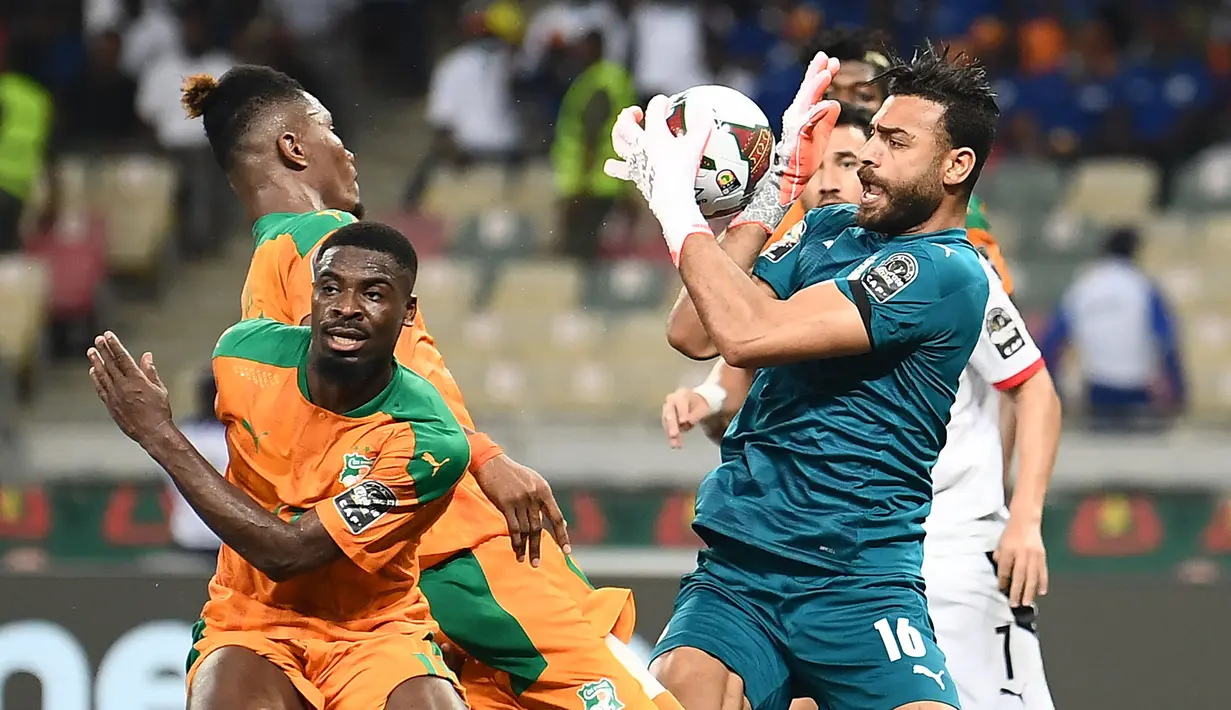 Hingga wasit meniupkan peluit panjang akhir pertandingan, tak ada gol yang tercipta. Hal tersebut memaksa pertandingan harus dilanjutkan ke babak dua kali 15 menit, yang ternyata kedua tim juga masih buntu. (AFP/Charly Triballeau)