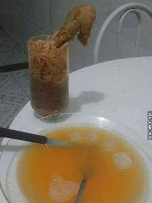 6 Cara Makan Jeruk Ini Nyeleneh Banget, Bikin Geleng Kepala