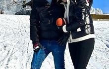 Foto-foto Keseruan Sammy Simorangkir dan Keluarga Liburan di Swiss, Romantis Bareng Sang Istri