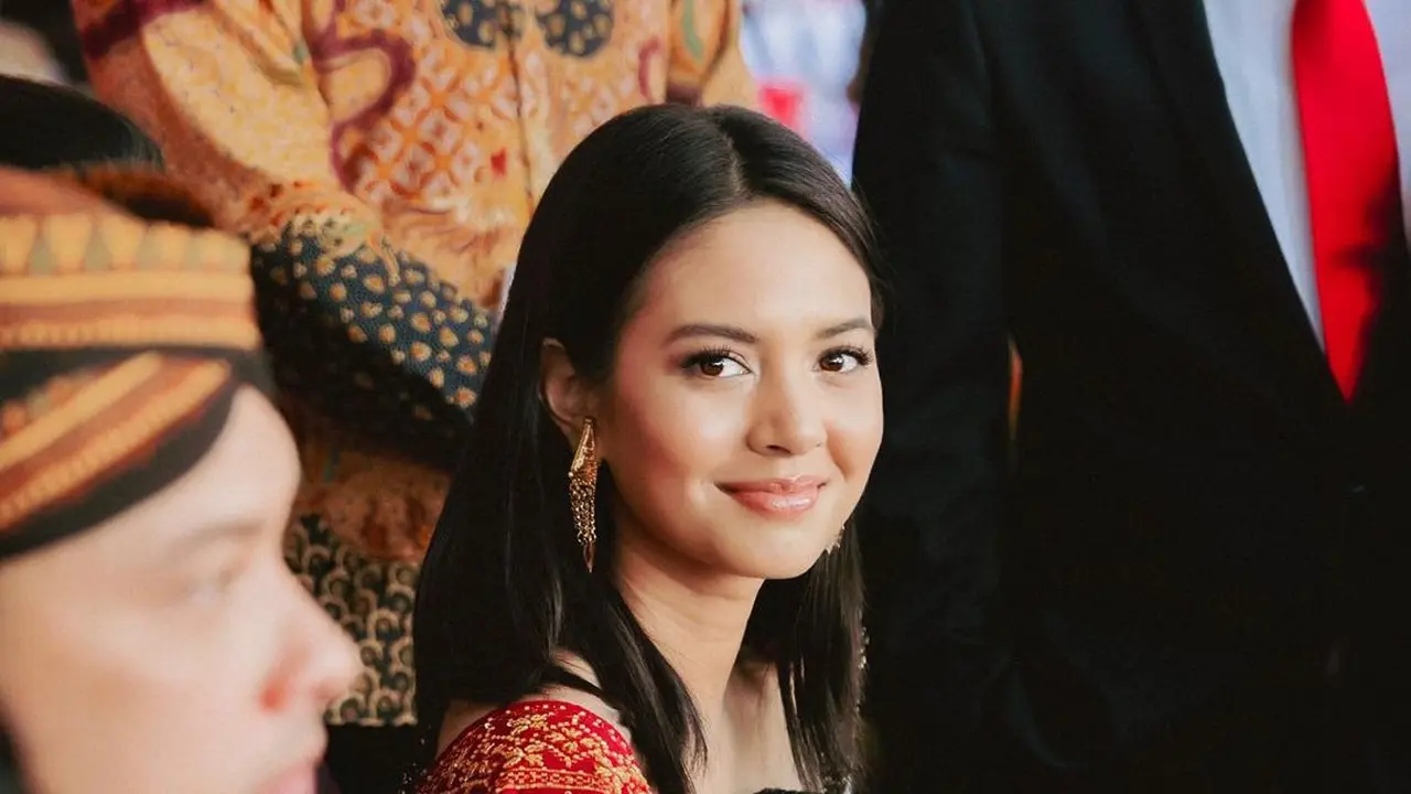 Ide outfit kebaya artis