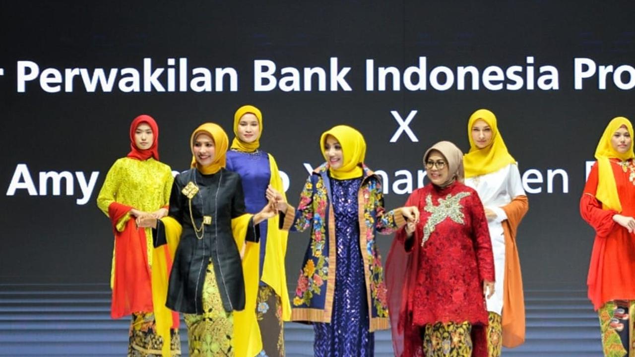 Dalam rangkaian kegiatan ISEF, digelar IN2MOTIONFEST yang menampilkan modest fashion festival karya para desainer ternama Indonesia