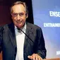 Gerard Houllier, Direktur Teknik Federasi Sepakbola Prancis (FFF) saat konferensi pers di kursus pelatih, kapten dan wasit yang digelar di Paris, 3 Agustus 2009. AFP PHOTO / STEPHANE DE SAKUTIN 