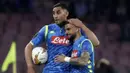 Pemain Napoli, Faouzi Ghoulam dan Lorenzo Insigne usai ditaklukkan Arsenal pada laga leg kedua perempat final Liga Europa di Stadio San Paolo, Kamis (18/4/2019). Napoli takluk 0-1 dari Arsenal. (AP/Luca Bruno)