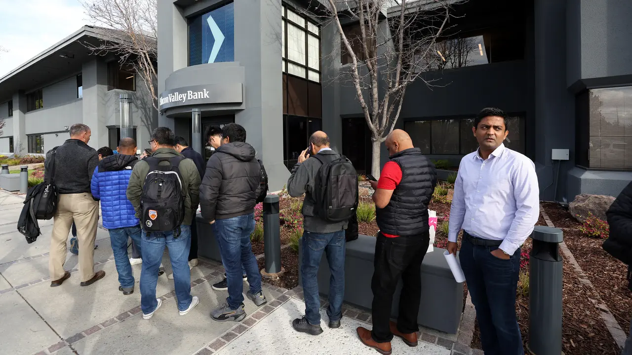 Nasabah Ramai-ramai Tarik Dana Usai Silicon Valley Bank Bangkrut