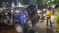 Kecelakaan lalu lintas mobil dinas Pemkab Gowa kecelakaan (Liputan6.com/Fauzan)