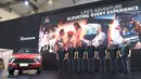 Guntur Harling Sub Division Head of Sales & Marketing Division PT MMKSI, Kazuto Azuma Director of Product Service & Branding Strategy Division PT MMKSI, Masaaki Fujiwara Executive Vice President of PT MMKSI, Atsushi Kurita President Director of PT MMKSI, Irwan Kuncoro Director of Sales & Marketing Division PT MMKSI, Yoshio Igarashi Director of Sales & Marketing Division PT MMKSI, Rifat Sungkar Brand Ambassador of Mitsubishi Motors Indonesia berfoto bersama dipeluncuran resmi Mitshubishi New Xforce HEV dalam ajang GAIKINDO Indonesia International Auto Show (GIIAS) 2026 yang berlangsung di ICE BSD City. (KLY/ Budy Santoso)