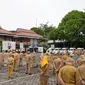 Ratusan ASN atau PNS di lingkungan Setda Garut, Jawa Barat, akhirnya kembali melayani masyarakat, setelah sepekan lingkungan Setda diisolasi, akibat penyebaran Covid-19.