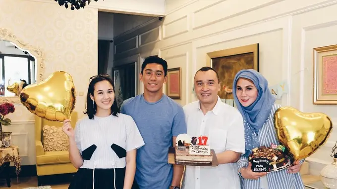 [Bintang] Chelsea Islan bersama Daffa Wardhana, Denny Wardhana, dan Marini Zumarnis