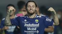 Marc Klok. Gelandang naturalisasi asal Belanda berusia 28 tahun ini didatangkan Persib Bandung dari Persija Jakarta pada 30 Juni 2021 menjelang bergulirnya BRI Liga 1 2021/2022. (Foto: Bola.com/M. Iqbal Ichsan)