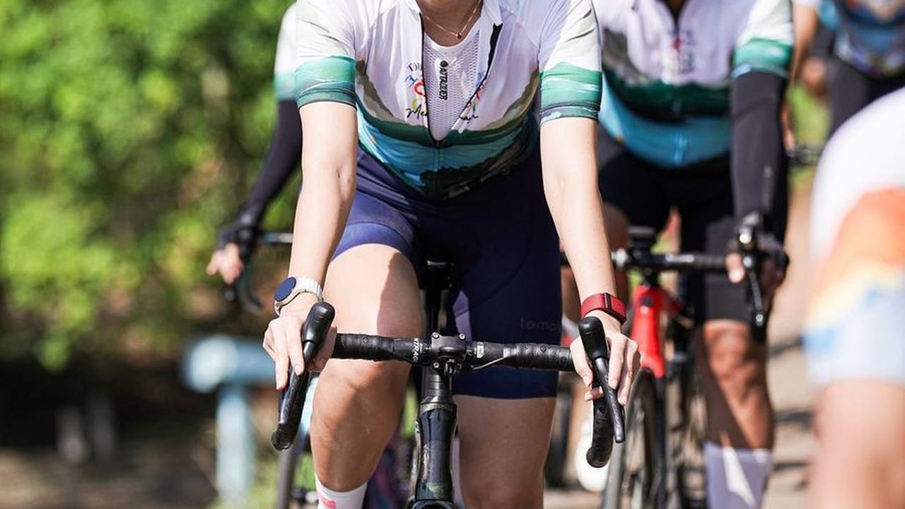 8 Potret Luna Maya Gowes di Jogja, Cantik Awet Muda Hingga Namanya Dijadikan Jalur Sepeda