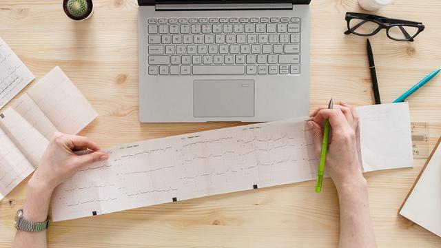 Ilustrasi Tulisan Tangan Dokter dan Dokter (iStockphoto)