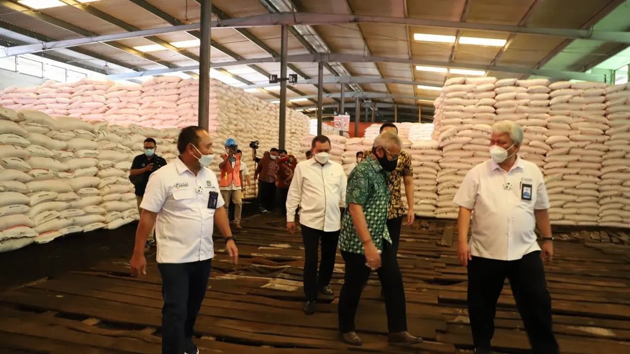 Komisi VI DPR RI melakukan kunjungan kerja ke Gudang lini III Pupuk Indonesia di wilayah Provinsi Banten dan Jawa Barat.