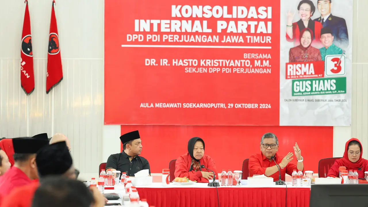 Sekretaris Jenderal DPP PDI Perjuangan (PDIP) Hasto Kristiyanto memimpin rapat konsolidasi internal pemenangan Pilkada Serentak 2024 di Jawa Timur.