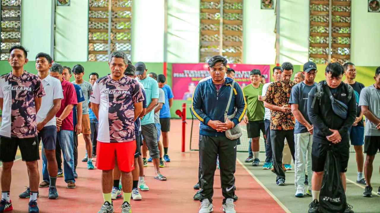 Dalam rangka memperingati hari Bhayangkara ke-77, Sekolah Tinggi Ilmu Kepolisian (STIK) menggelar turnamen tenis Piala Ketua STIK Lemdiklat Polri 2023 yang digelar selama tiga hari, yakni 28-30 Juli 2023, di lapangan tenis indoor STIK (Istimewa)