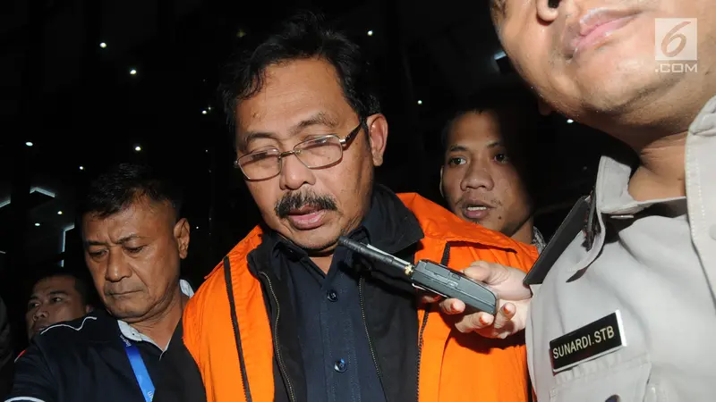 Gubernur Kepri Nurdin Basirun Kenakan Baju Tahanan KPK
