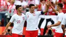 Para pemain Polandia merayakan gol Robert Lewandowski saat melawan Lituania pada laga uji coba di Stadion Narodowy, Warsaw, Polandia, (12/6/2018). Polandia menang 4-0. (AFP/Janek Skarzynski)