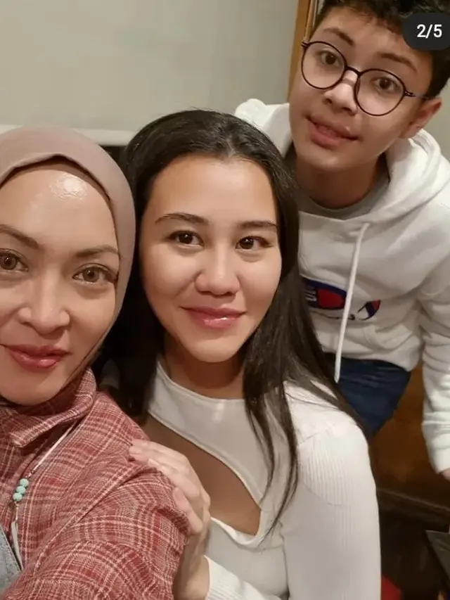 Angelina Sondakh punya instagram