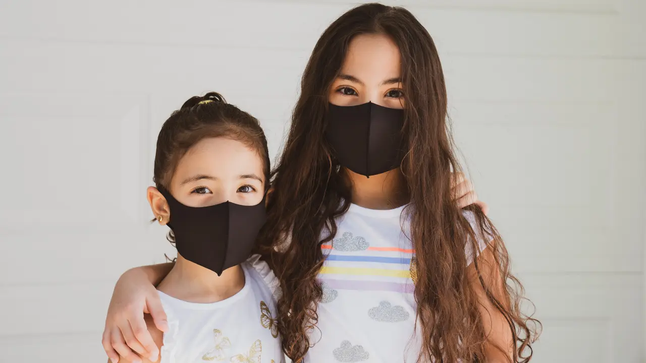 Contoh ilustrasi anak mengenakan masker karena tingginya paparan polusi