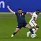 Penyerang Inggris, Raheem Sterling berebut bola dengan pemain Skotlandia, John McGinn pada pertandingan grup D Euro 2020 di stadion Wembley, di London, Jumat (18/6/2021). Skotlandia kini telah mengoleksi satu poin dari dua pertandingan. (Facundo Arrizabalaga/Pool via AP)