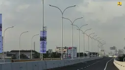 Jalan Tol Layang Andi Pangeran (AP) Pettarani terletak di Makassar. Tol dengan total panjang 10,4Km ini menjadi jalan tol pertama di daerah Indonesia Timur. (Source: liputan6.com)