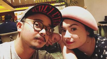 Ajun Perwira Dan 5 Artis Indonesia Yang Menikah Dengan Perempuan Lebih Tua News Entertainment Fimela Com