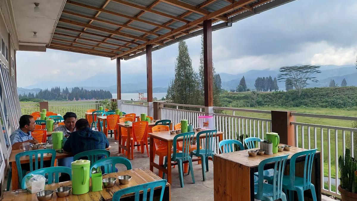10 Rekomendasi Tempat Makan Enak di Alahan Panjang Sumbar Tahun 2025, Kuliner Nikmat &amp; View Alam yang Indah