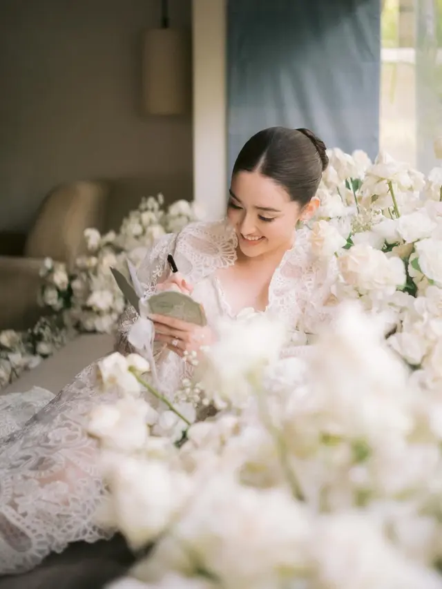 Berani dan Memikat, Ranty Maria Tampil dalam Lace Bridal Robe Jelang Menikah dengan Rayn Wijaya