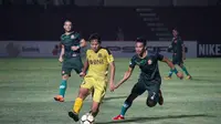 Duel PS Tira vs Bhayangkara FC di Stadion Sultan Agung, Bantul, Sabtu (6/10/2018). (Bola.com/Permana Kusumadijaya)