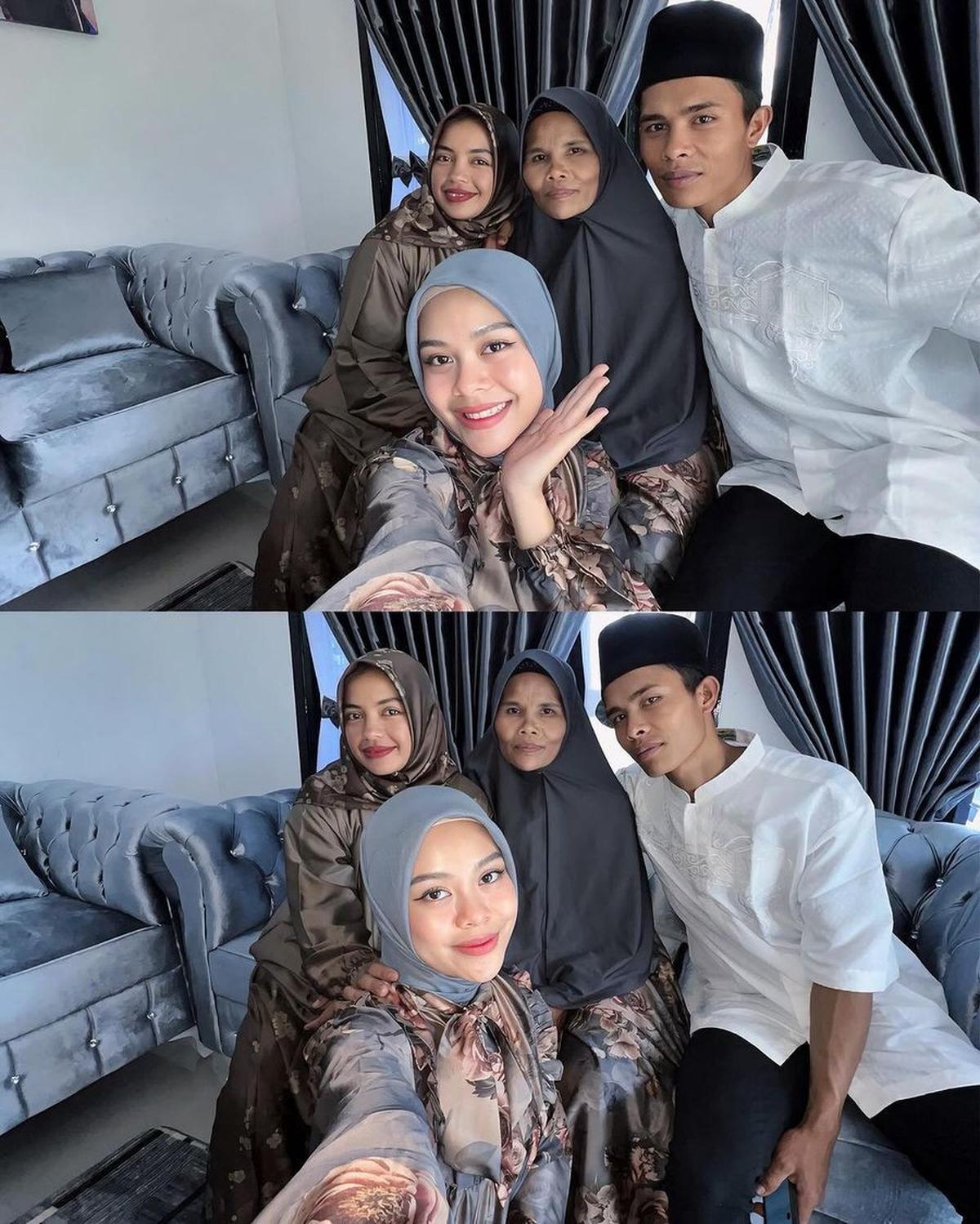 Melly Foto Bersama Keluarga