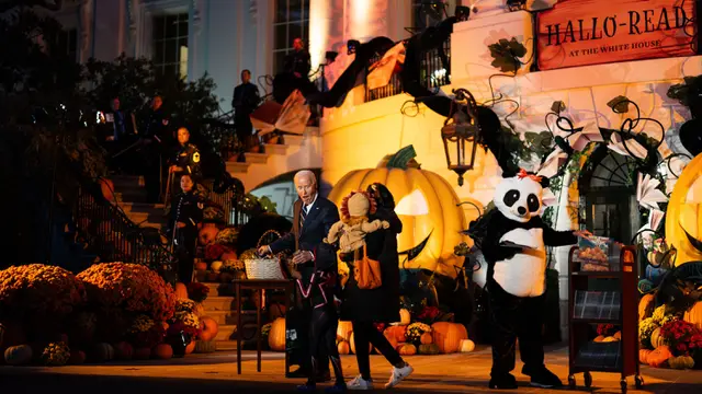 Momen Unik Joe dan Jill Biden Rayakan Halloween Terakhir di Gedung Putih