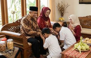 Ide Gaya Foto Keluarga Lebaran 2026 (Image by Gemini AI)