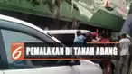 Dengan modus mengatur lalu lintas, sejumlah preman ini bahkan tak segan menghentikan mobil pedagang sebelum memberikan sejumlah uang yang diminta.