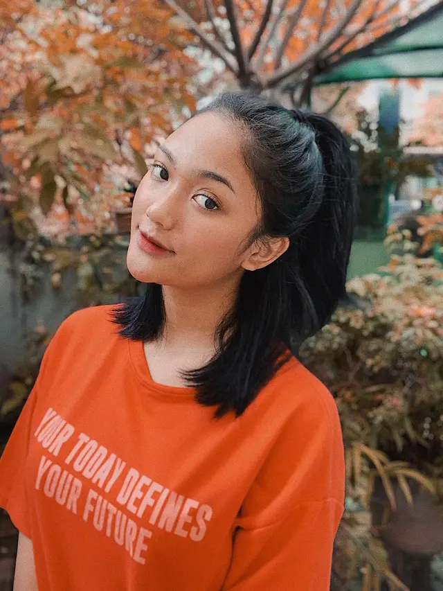 Kerap Tampil Seksi, Ini 6 Potret Manis Marion Jola Pakai Outfit Tertutup