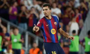 Pemain Barcelona, Rodrigo, beraksi dalam pertandingan Liga Spanyol melawan Athletic Bilbao di Barcelona, Spanyol, Jumat (28/8/2026). (AP Photo/Joan Monfort)