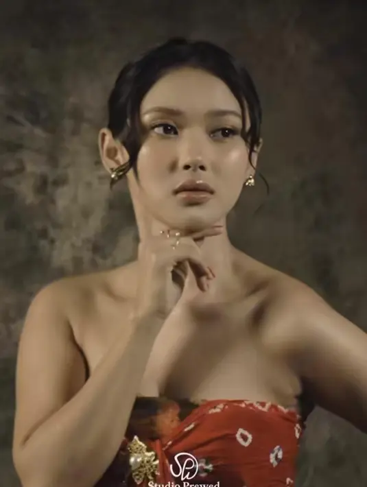 Terabru, dia mengunggah momen pemotretan dengan salah satu fotografer [instagram/shakirajsmn]