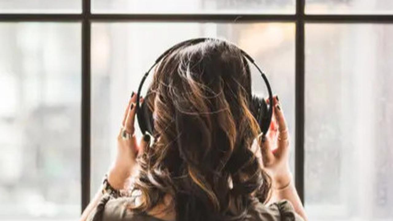 Apakah Earphone Wireless Aman untuk Otak Anda? Ini Faktanya