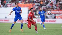 Kekalahan 1-2 dari Persib ini membuat Persija tetap berada di peringkat ketiga klasemen sementara BRI Super League. Armada berjuluk Macan Kemayoran itu mendulang 65 poin dari 32 pertandingan. (Dok Pesija)