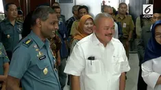 Gubernur Sumsel Alex Noerdin mengunjungi korban ambruknya balkon BEI. Biaya perawatan korban gedung BEI akan ditanggung 3 instansi.
