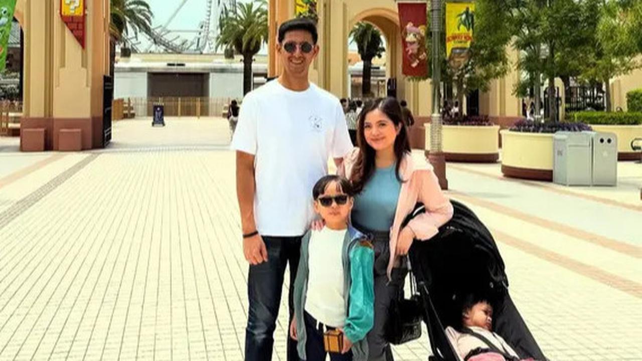 Potret Gaya Sporty Tasya Kamila Liburan ke Universal Jepang Bareng Anak-Anak dan Sang Suami, Tampil Feminim Sambil Tenteng Tas Mewah