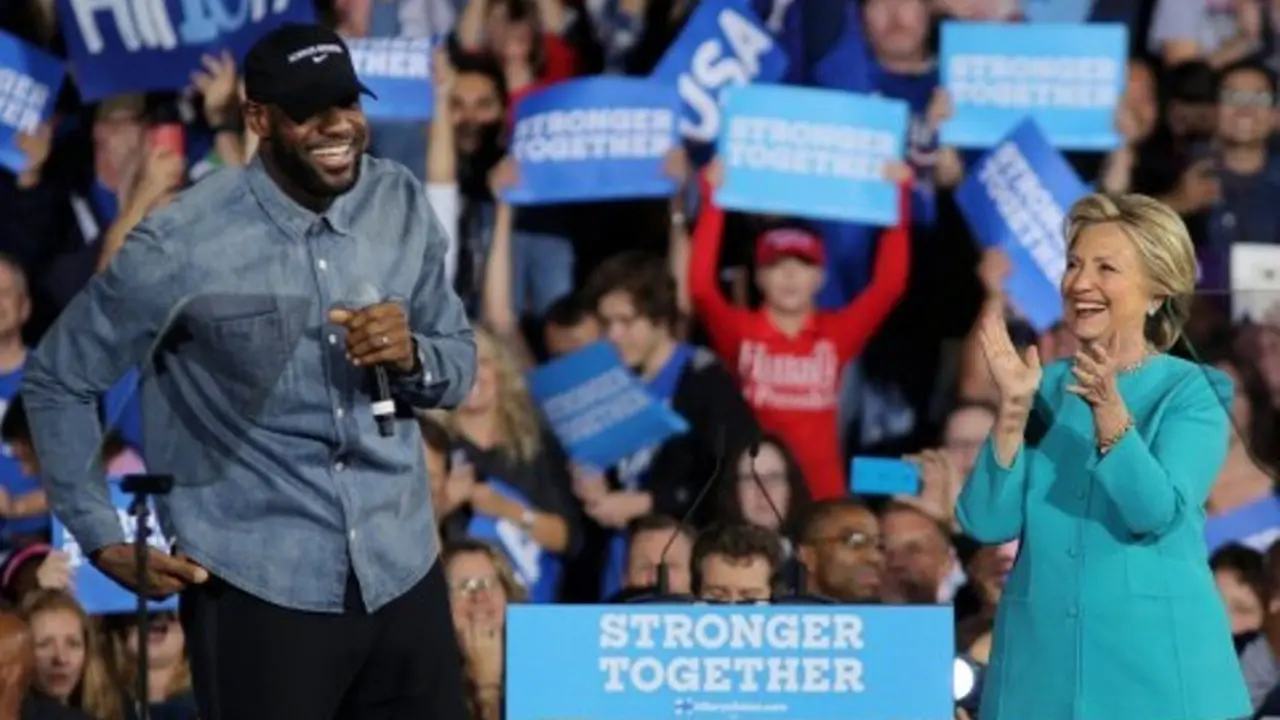 LeBron Berkampanye Mendukung Hillary