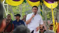 Politikus Partai Hanura Wiranto berorasi di depan massa pendukung capres dan cawapres nomor urut 01 Joko Widodo-Ma'ruf Amin di Lapangan Padebulo, Gorontalo, Selasa (2/4). Ini merupakan kampanye perdana pasangan nomor urut 01 di Gorontalo. (Liputan6.com/Arfandi Ibrahim)