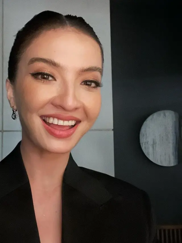 Potret Ekspresi Raline Shah