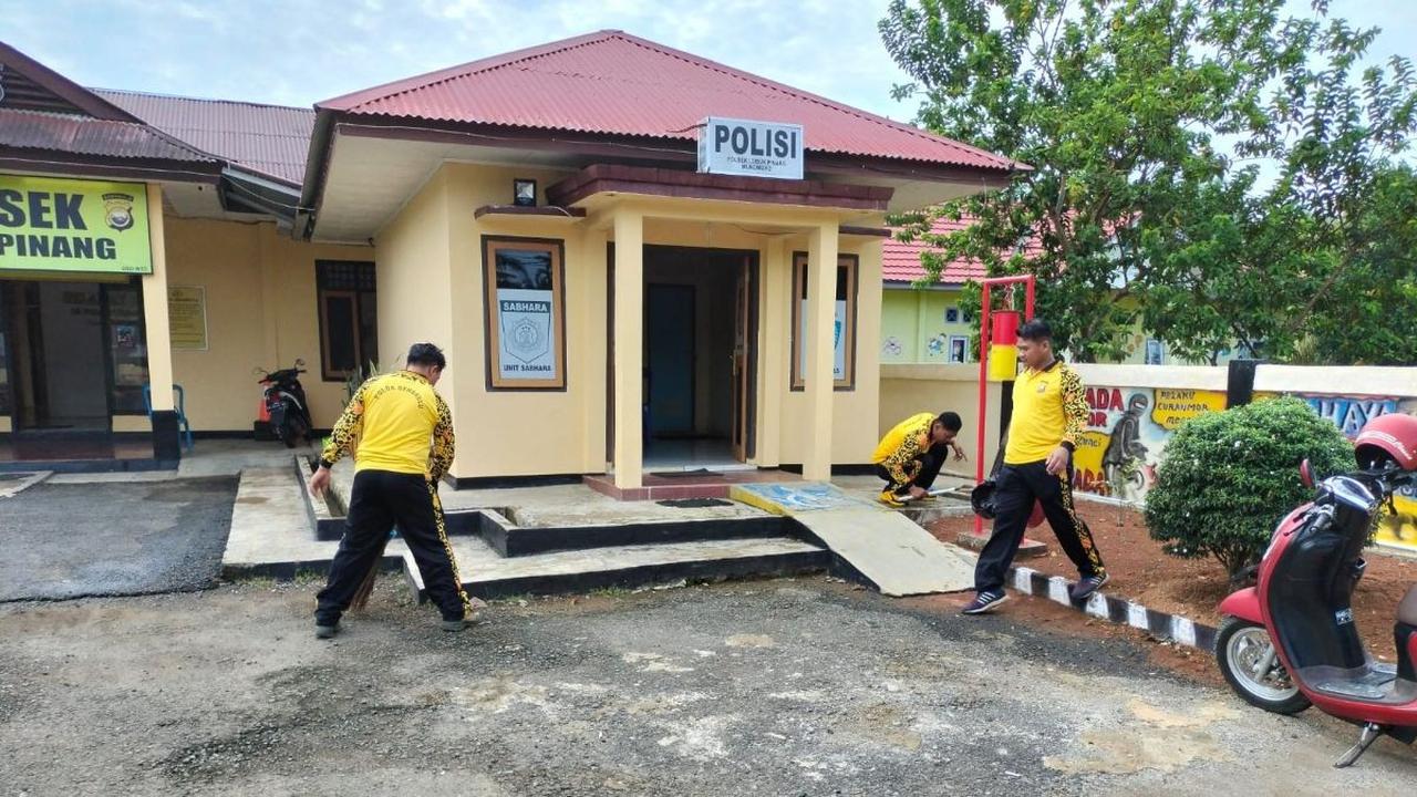 Jenderal Polisi Kaget Lihat Sofa Butut Jebol Masih Dipakai di Polsek, Begini Penampakannya