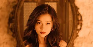 Rebecca Klopper tampil mirip bintang telenovela di unggahan terbarunya di Instagram [@rklopper]